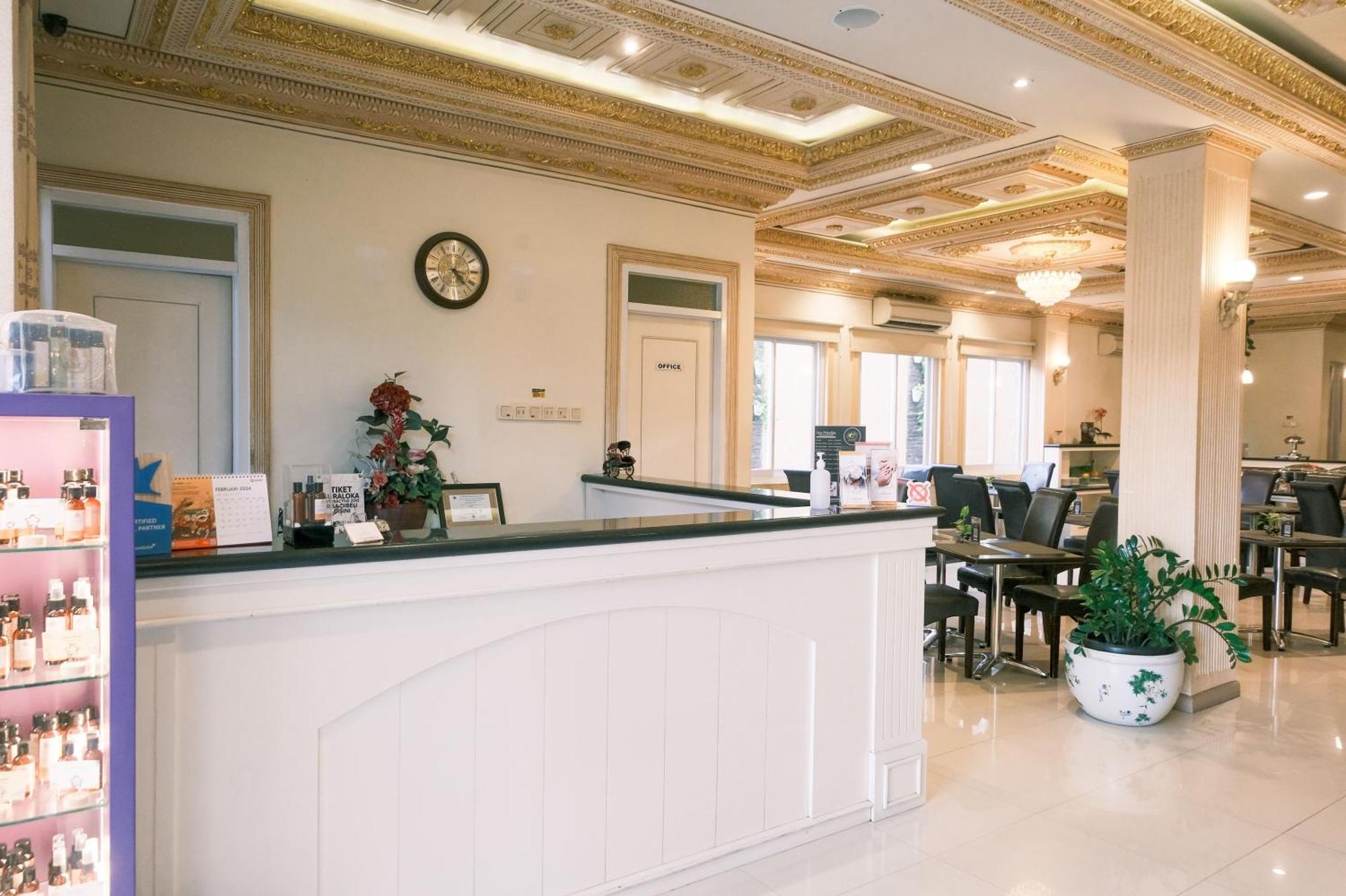 Ceria Boutique Hotel Maguwo Bagian luar foto